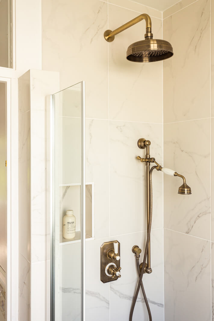 An Open-Plan Living Space and Colorful Bedrooms in a London Duplex 23 bathroom marble tiles