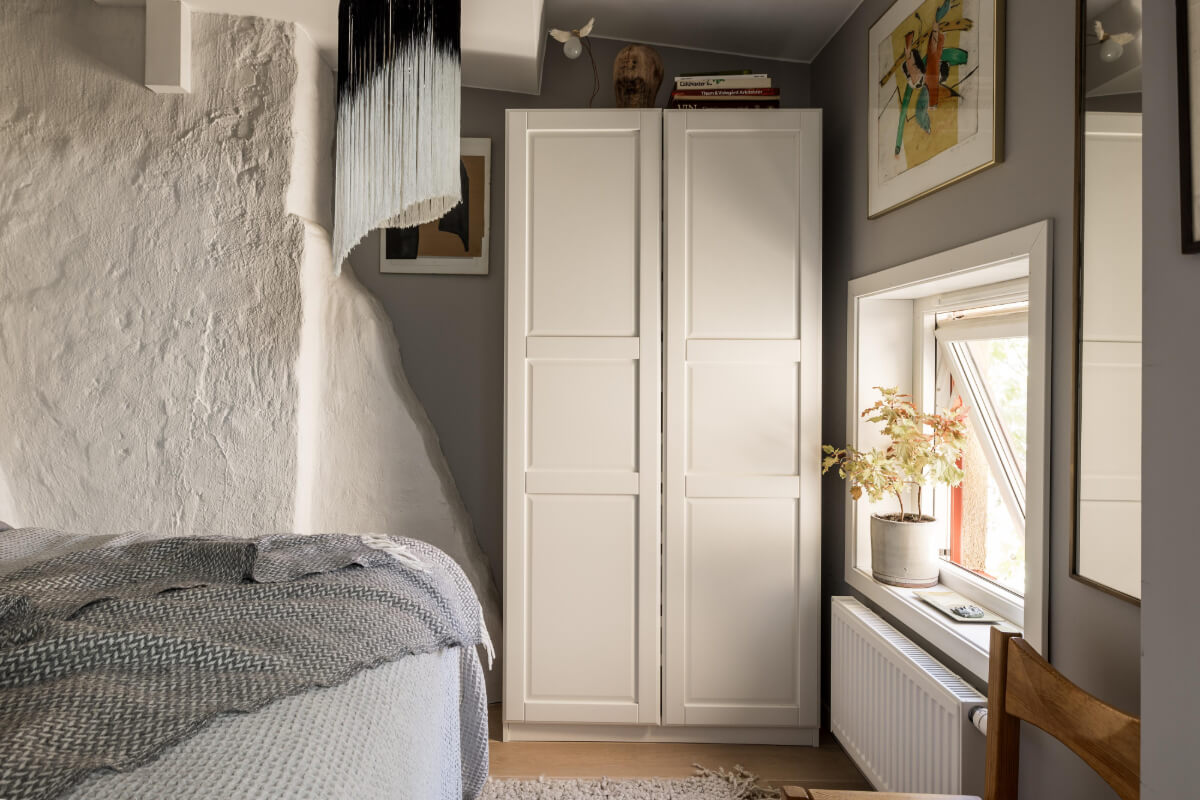 bedroom white stone wall