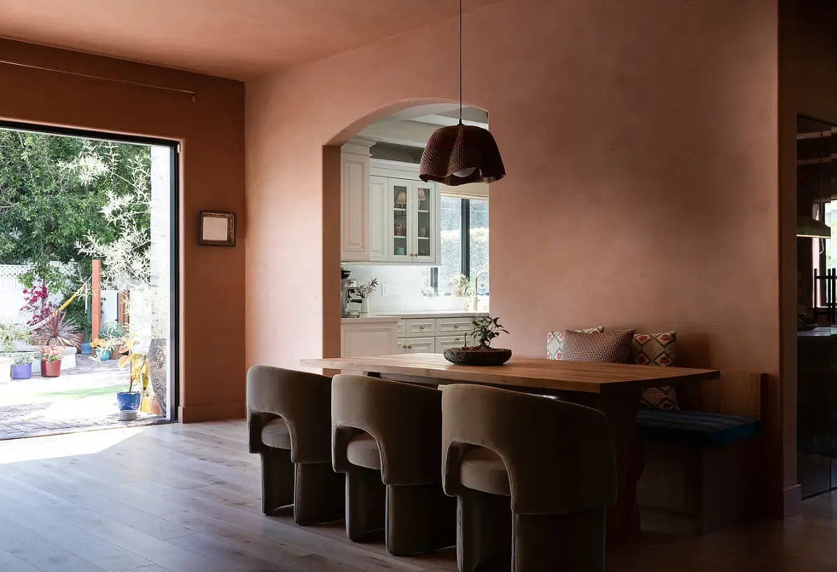 A Creative Sanctuary in Sherman Oaks Designed by Mendy Cheng 8 dining area bench terracotta walls ceiling