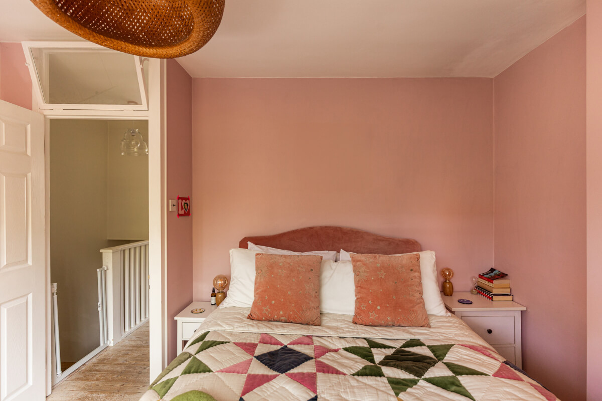 An Open-Plan Living Space and Colorful Bedrooms in a London Duplex 17 dusty pink bedroom