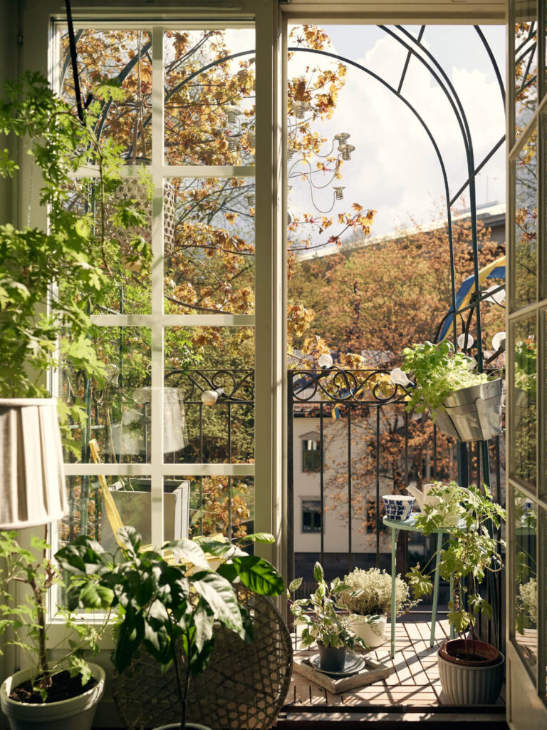 Fresh Look at A Stunning Top Floor Apartment With High Ceilings In A
