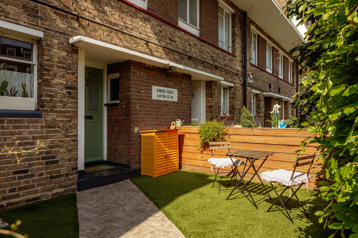 An Open-Plan Living Space and Colorful Bedrooms in a London Duplex 26 green front door with small garden