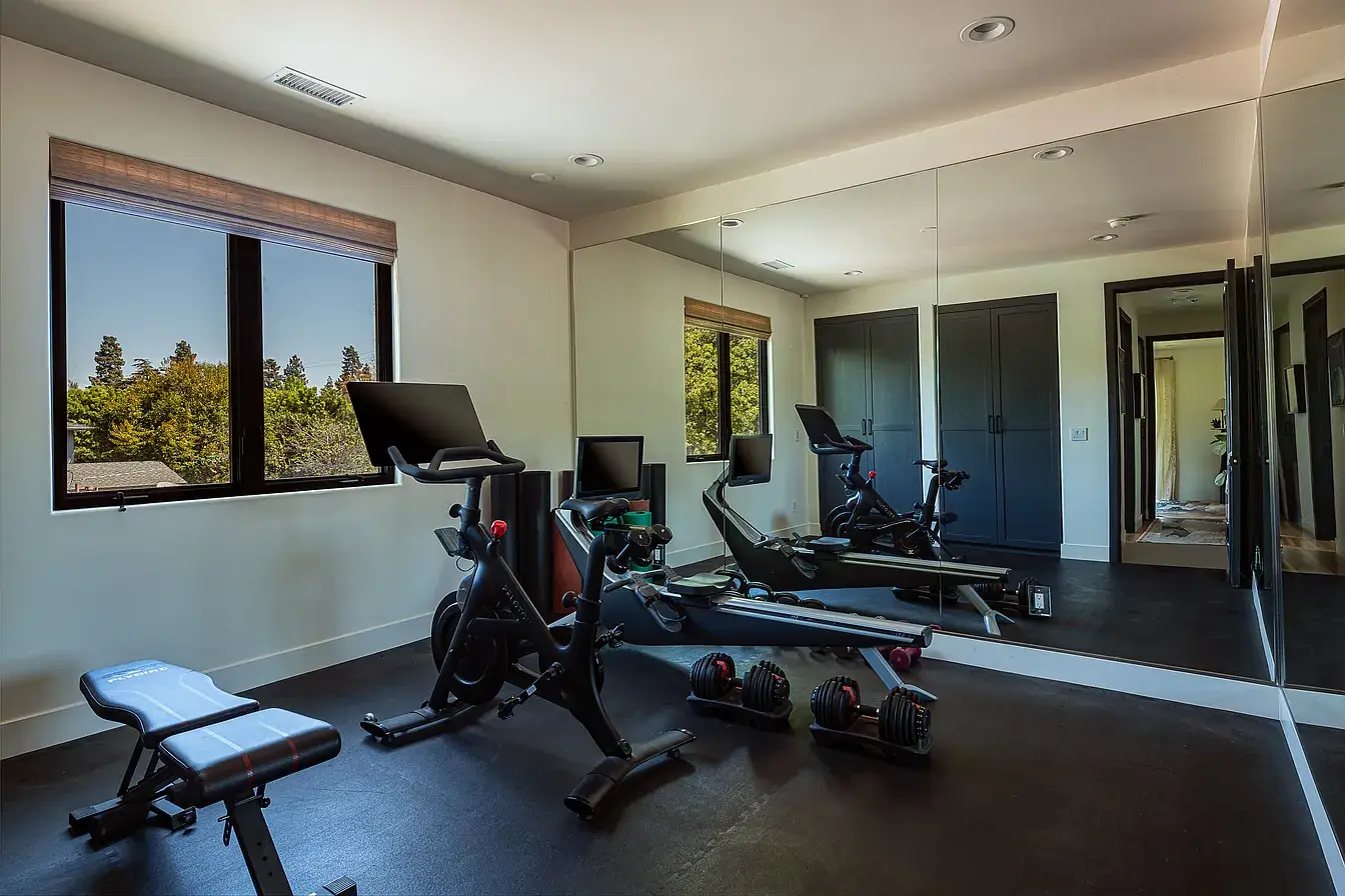 A Creative Sanctuary in Sherman Oaks Designed by Mendy Cheng 29 home gym