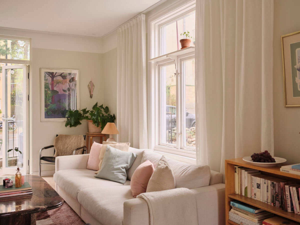 A Light Ground Floor Apartment with a Large Terrace 2 large windows swedish living room
