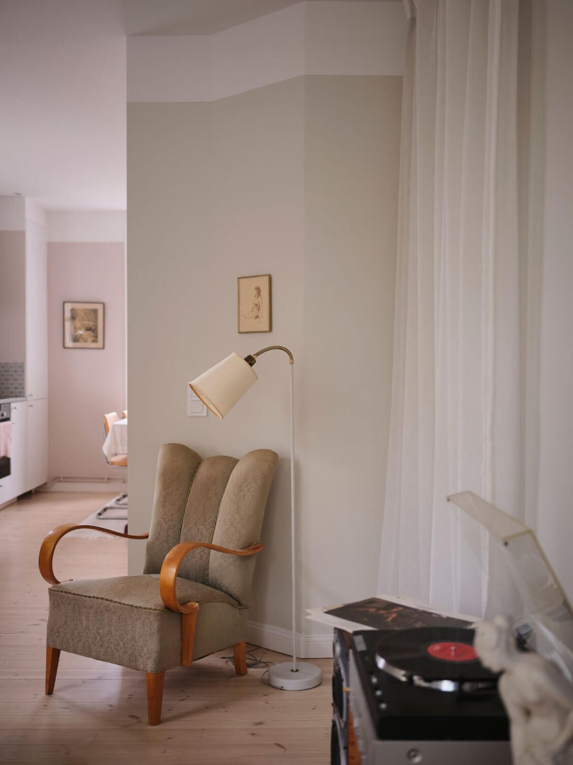 A Light Ground Floor Apartment with a Large Terrace 9 music corner