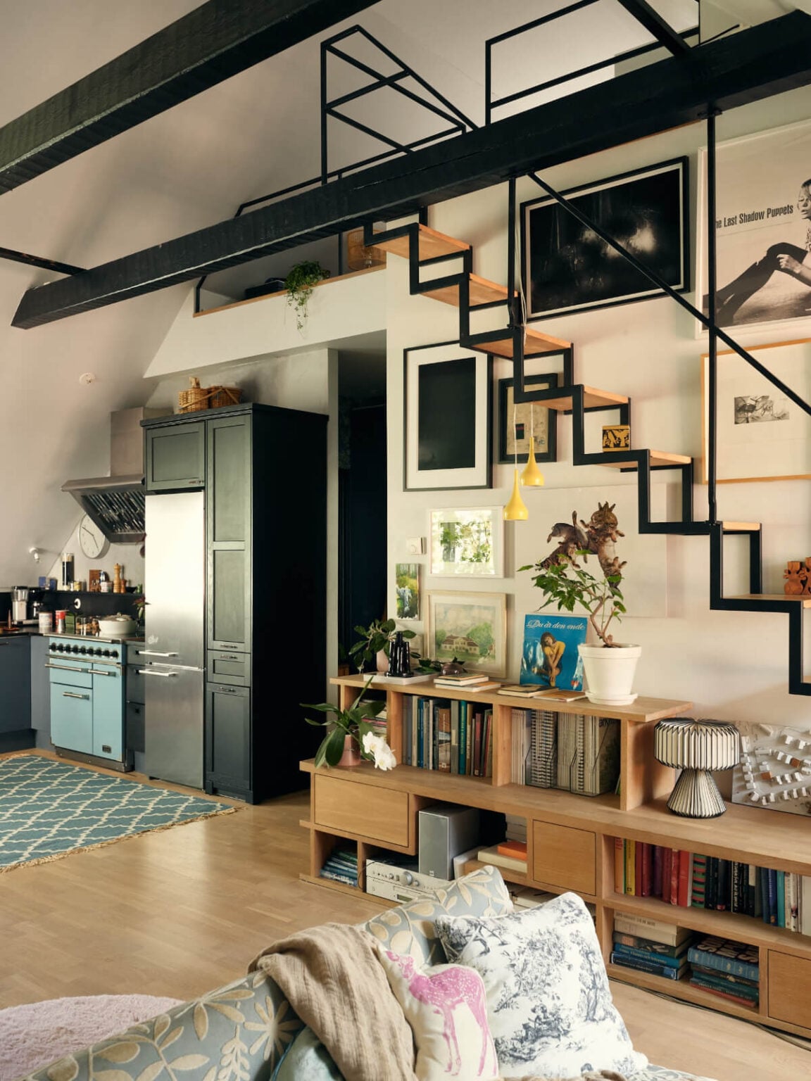 Fresh Look at A Stunning Top Floor Apartment With High Ceilings In A