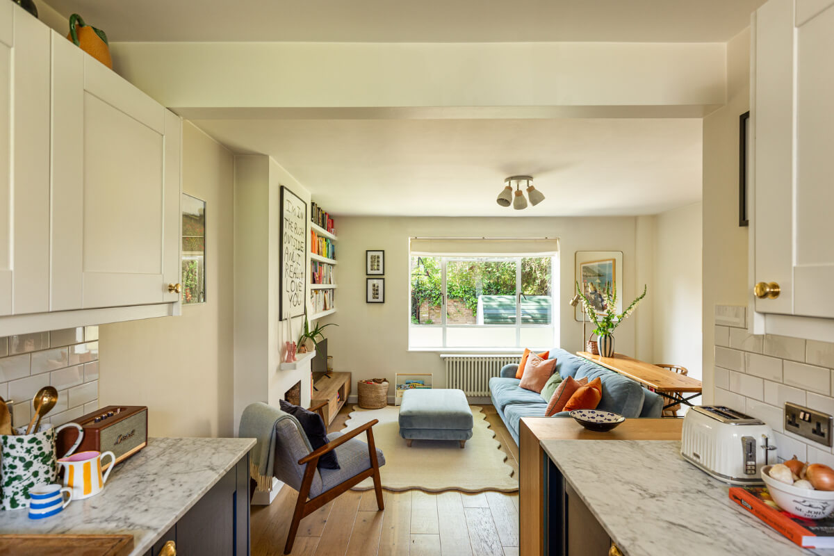 An Open-Plan Living Space and Colorful Bedrooms in a London Duplex 6 open plan living space