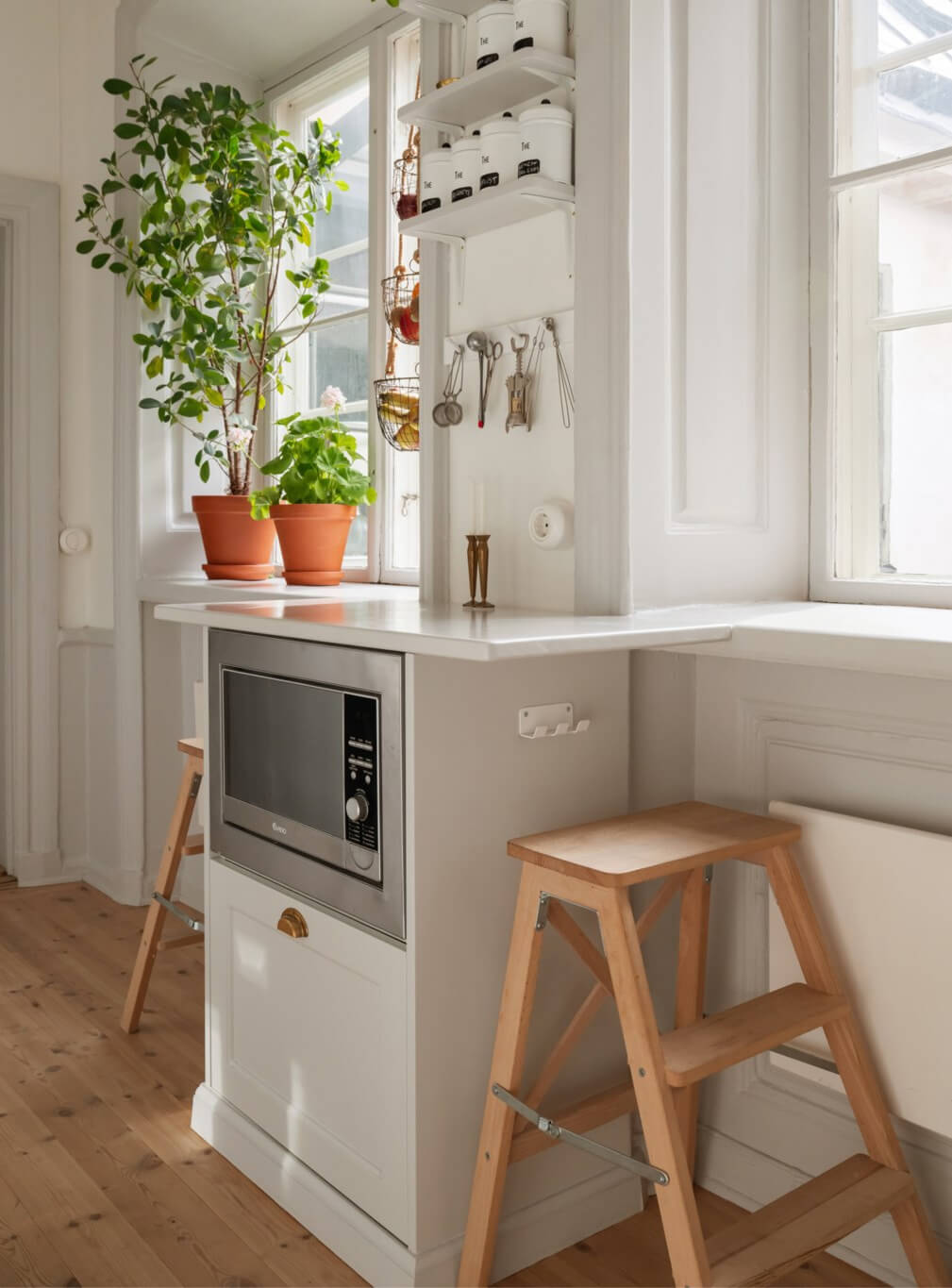 small kitchen bar seating