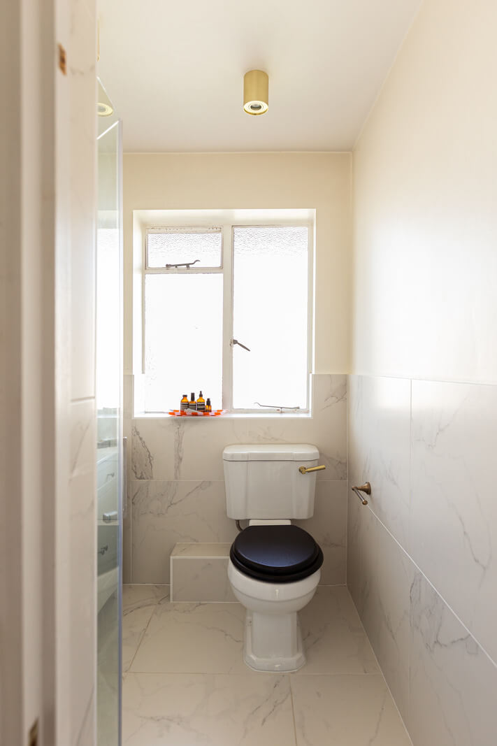 An Open-Plan Living Space and Colorful Bedrooms in a London Duplex 22 small marble bathroom