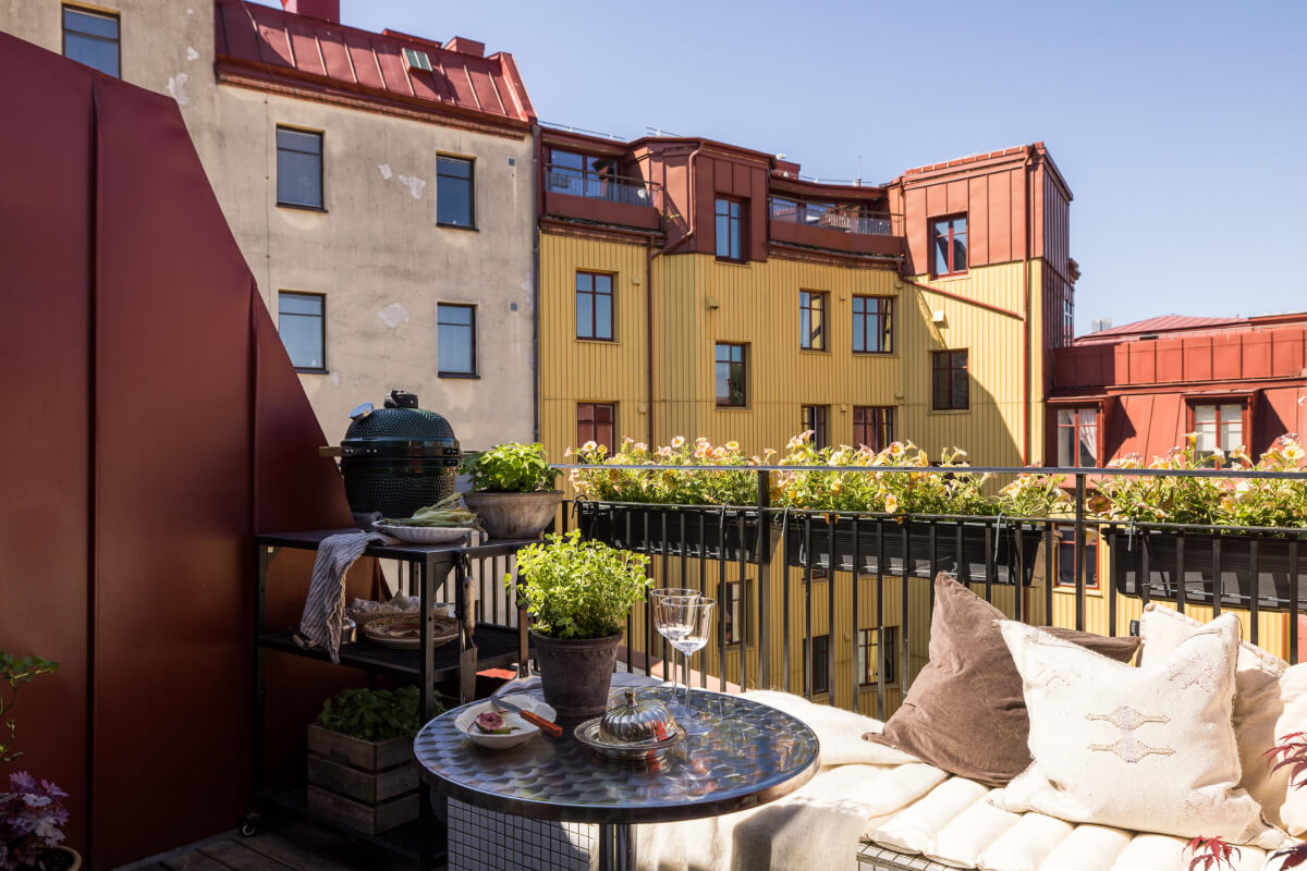 top floor balcony