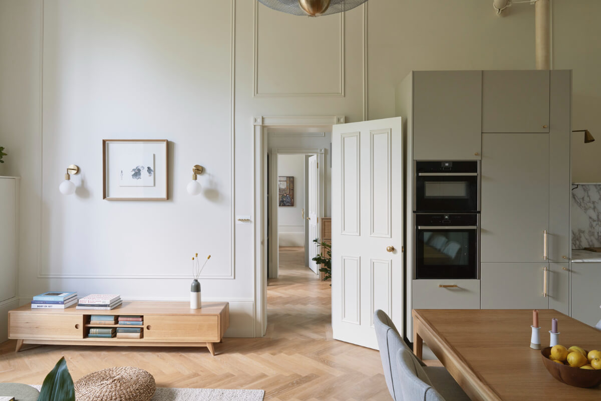 Grand Proportions and Bay Windows in a Belsize Park Apartment 7 classic light living room