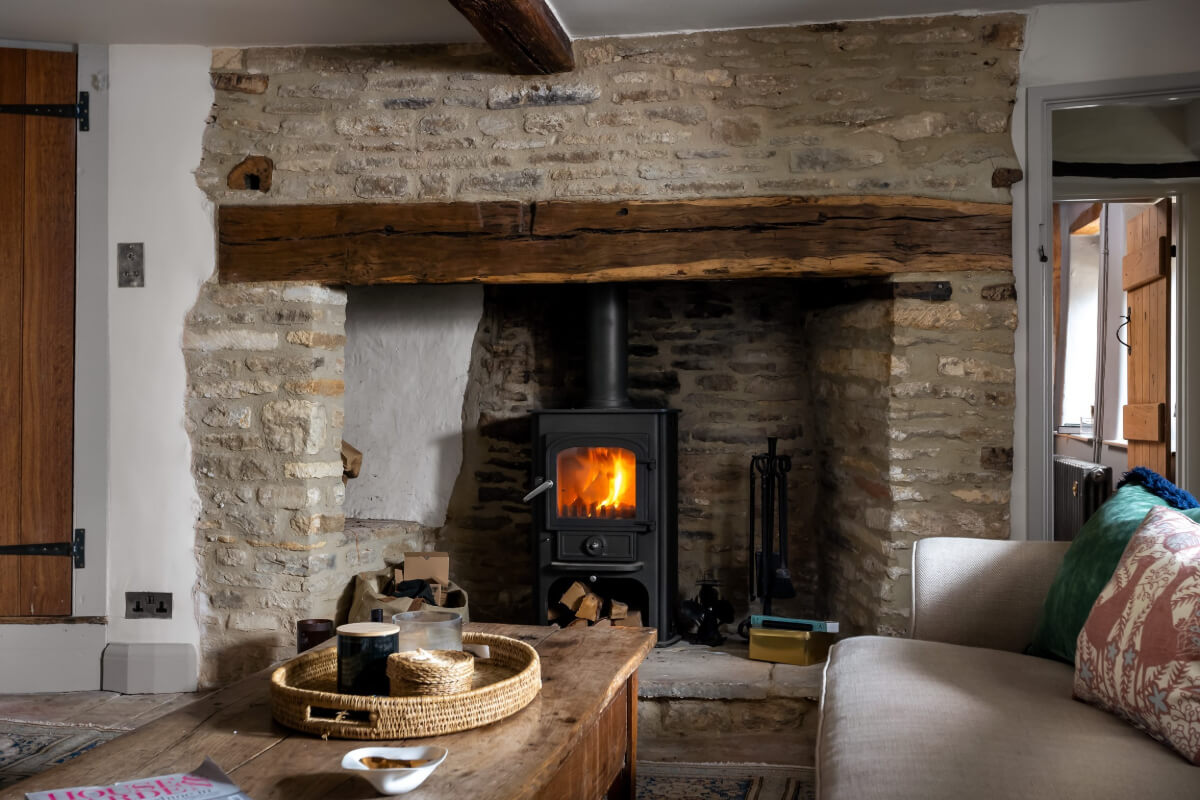 cottage sitting room fireplace