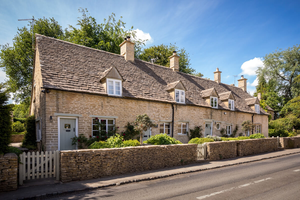 facade english cottage