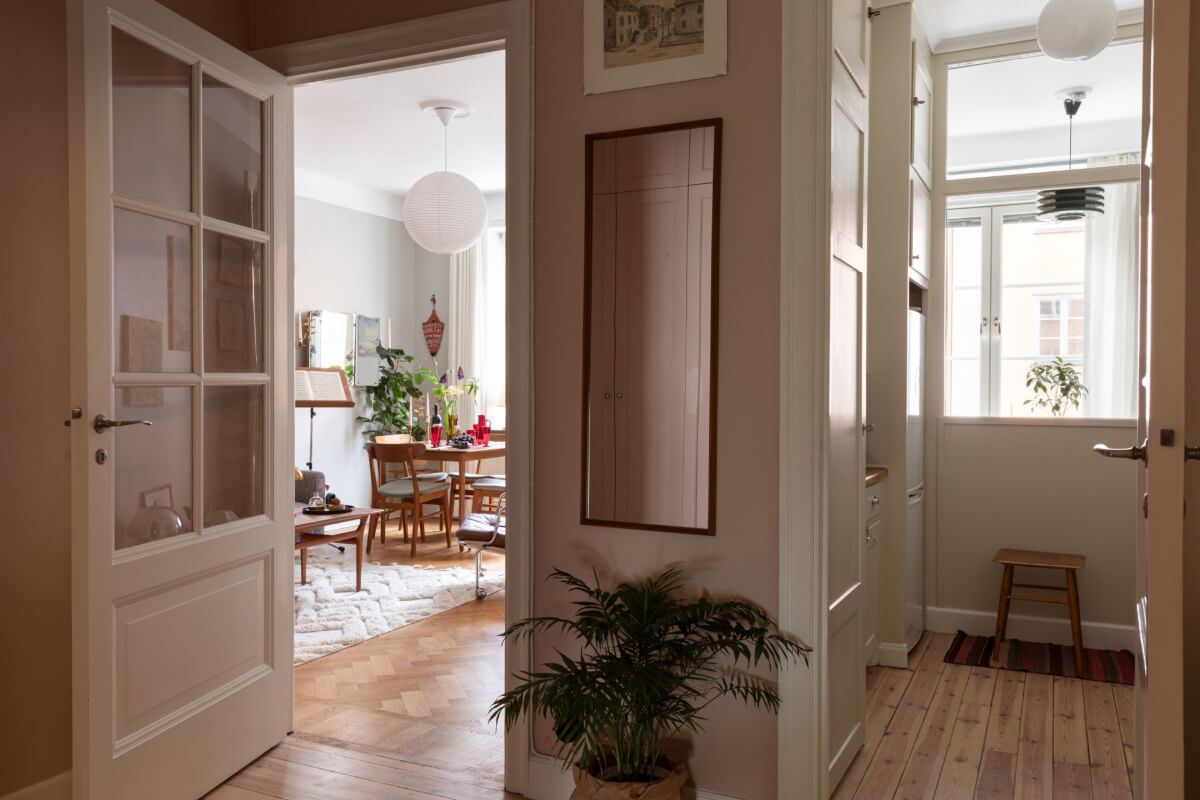 hall view into kitchen and living rom