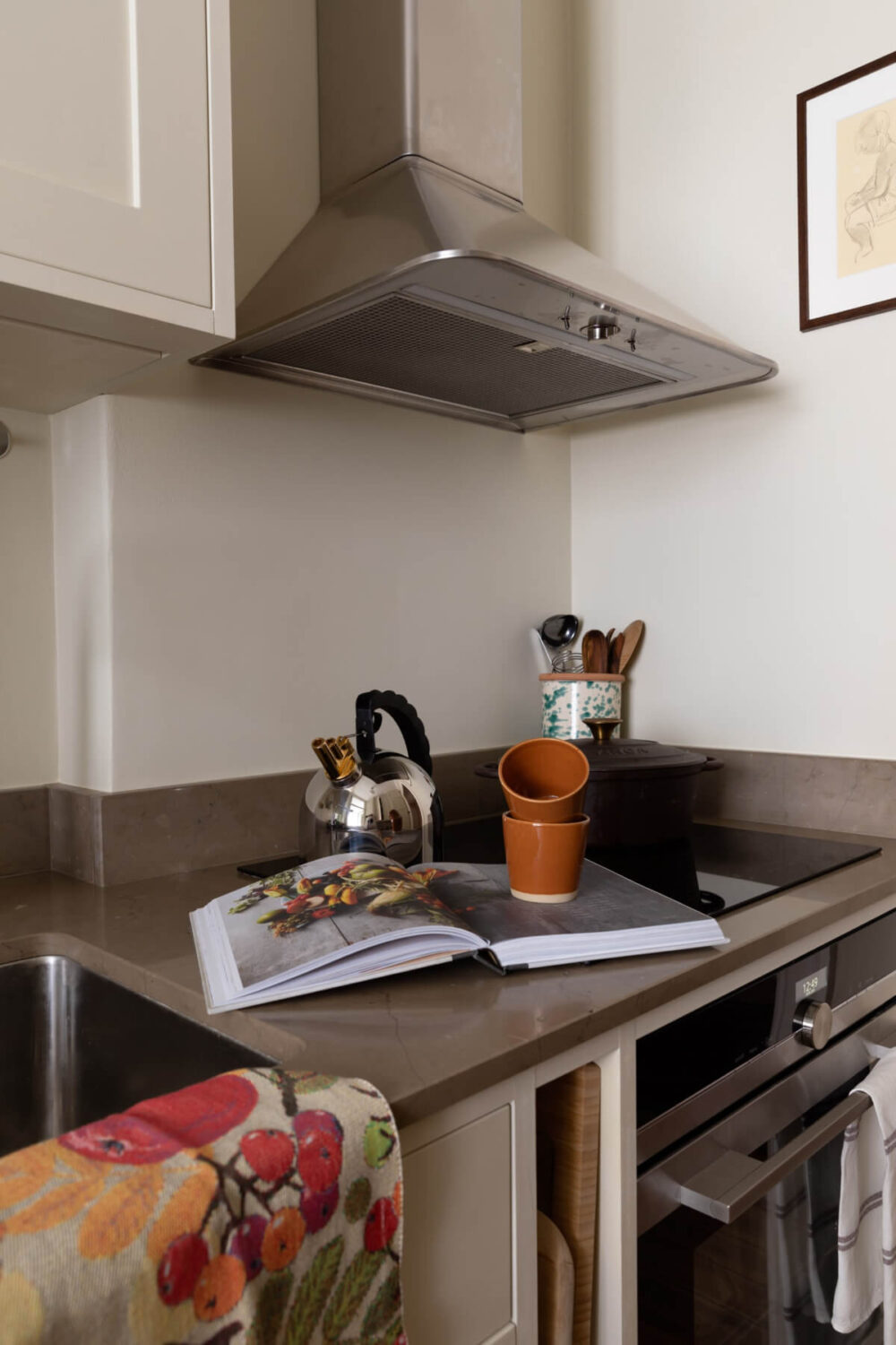 kitchen cooker
