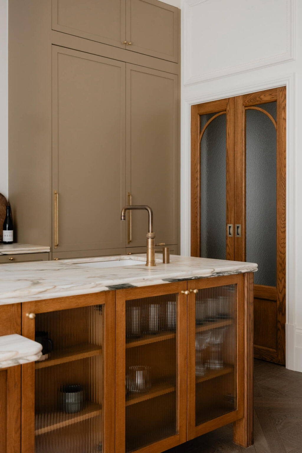 High Ceilings and Bespoke Design in a Stylish London Apartment - The ...