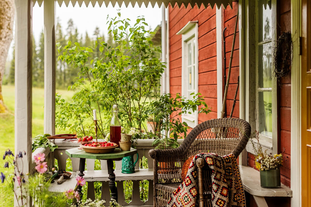 A Beautifully Preserved Historic Country House in Sweden 2 porch seating