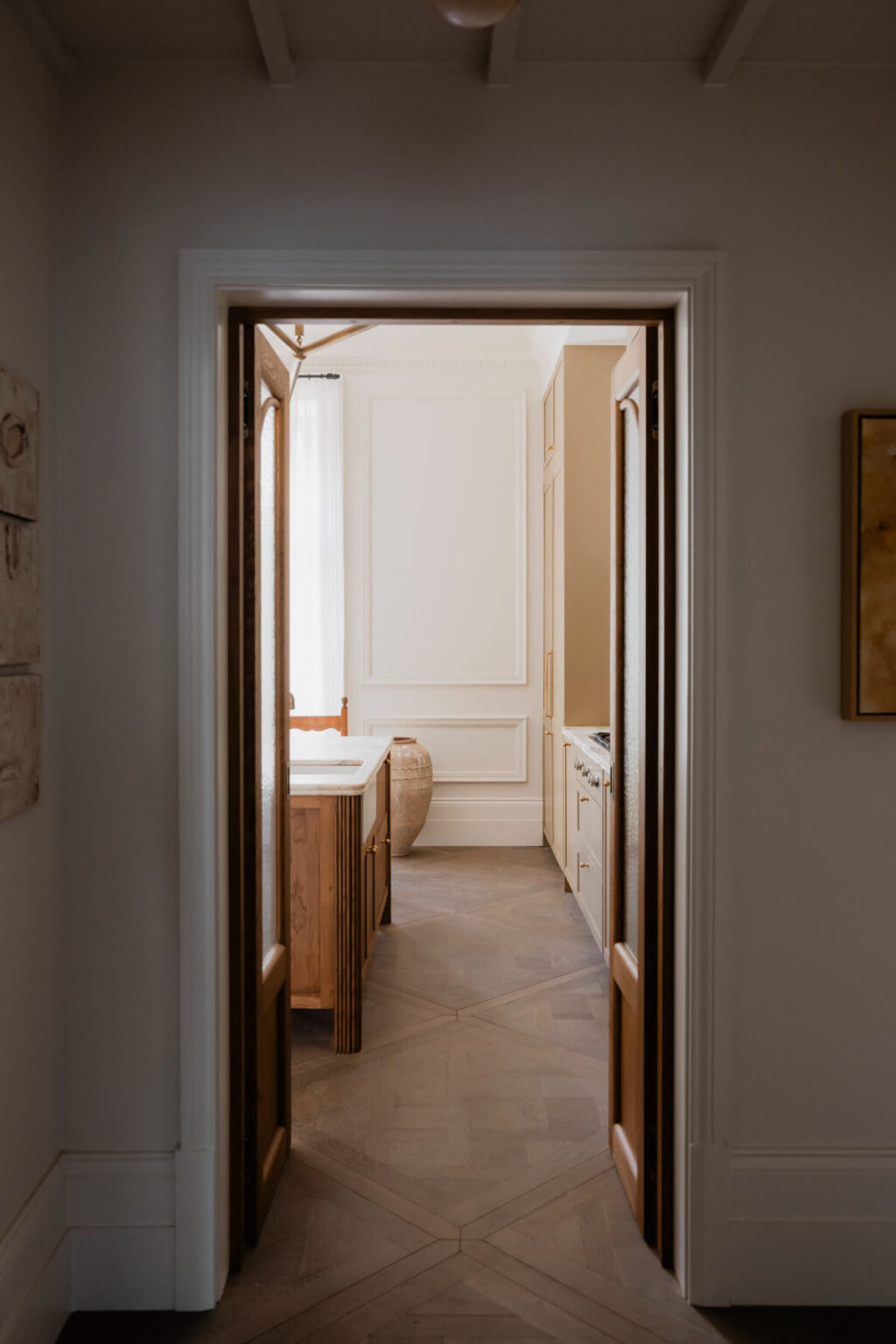 High Ceilings and Bespoke Design in a Stylish London Apartment - The ...