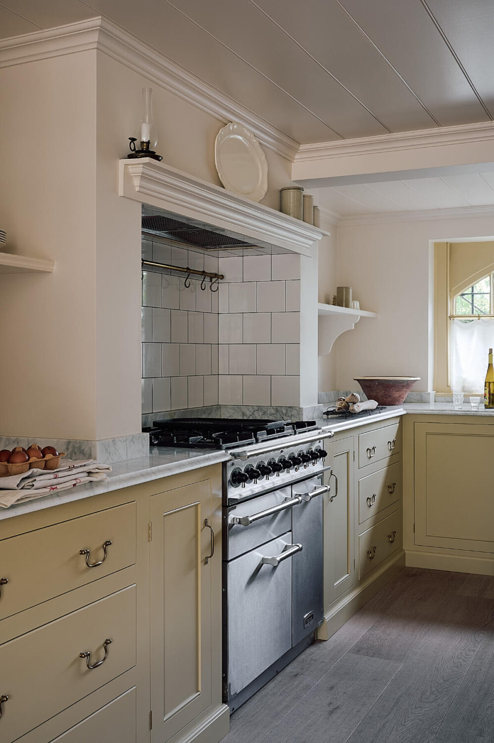 A Timeless Basement deVOL Kitchen in Butter-Yellow and Purple-Brown 7 10.TheClassicEnglishKitchen deVOL LOW RES A Timeless Basement deVOL Kitchen in Butter-Yellow and Purple-Brown