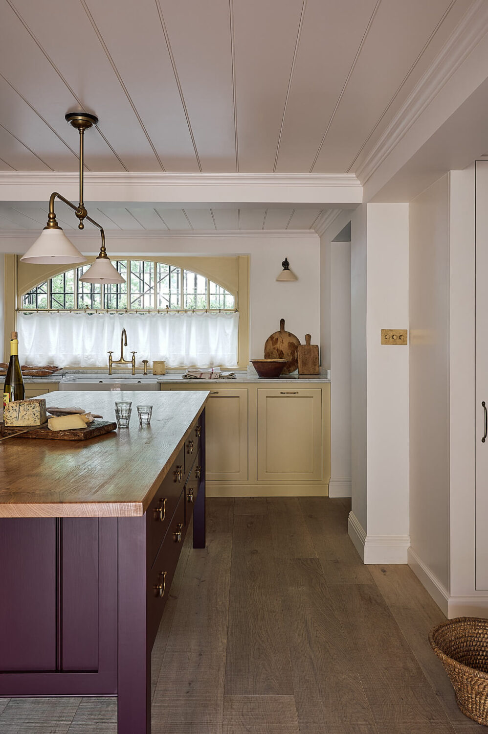 A Timeless Basement deVOL Kitchen in Butter-Yellow and Purple-Brown 8 12.TheClassicEnglishKitchen deVOL LOW RES A Timeless Basement deVOL Kitchen in Butter-Yellow and Purple-Brown