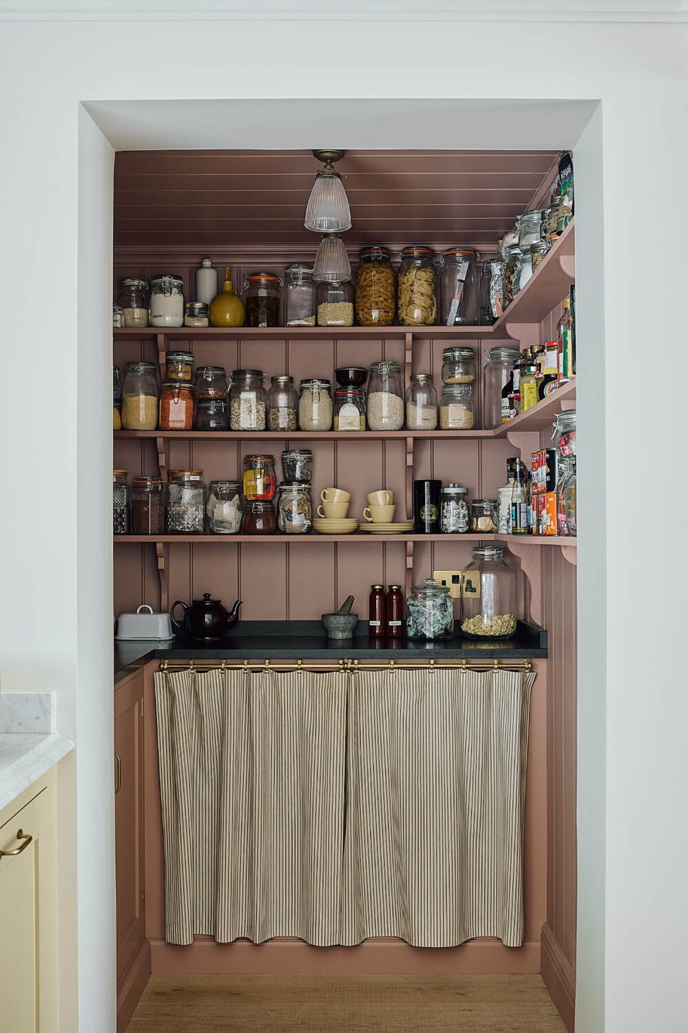 A Timeless Basement deVOL Kitchen in Butter-Yellow and Purple-Brown 15 18.TheClassicEnglishKitchen deVOL LOW RES A Timeless Basement deVOL Kitchen in Butter-Yellow and Purple-Brown