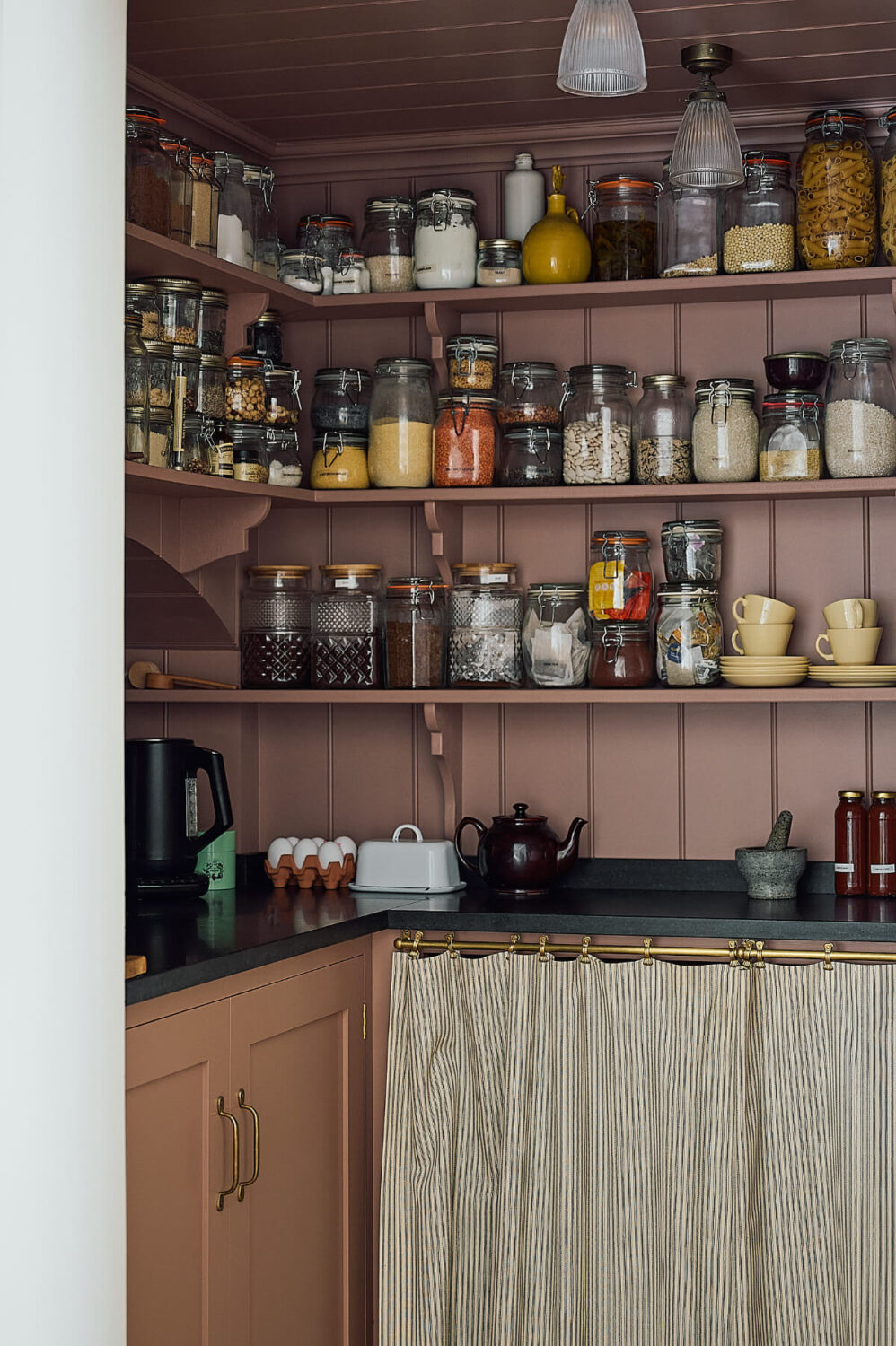A Timeless Basement deVOL Kitchen in Butter-Yellow and Purple-Brown 16 19.TheClassicEnglishKitchen deVOL LOW RES A Timeless Basement deVOL Kitchen in Butter-Yellow and Purple-Brown