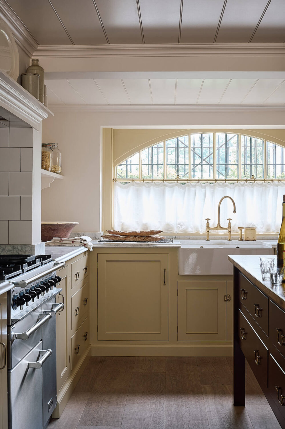 A Timeless Basement deVOL Kitchen in Butter-Yellow and Purple-Brown 2 2.TheClassicEnglishKitchen deVOL LOW RES A Timeless Basement deVOL Kitchen in Butter-Yellow and Purple-Brown