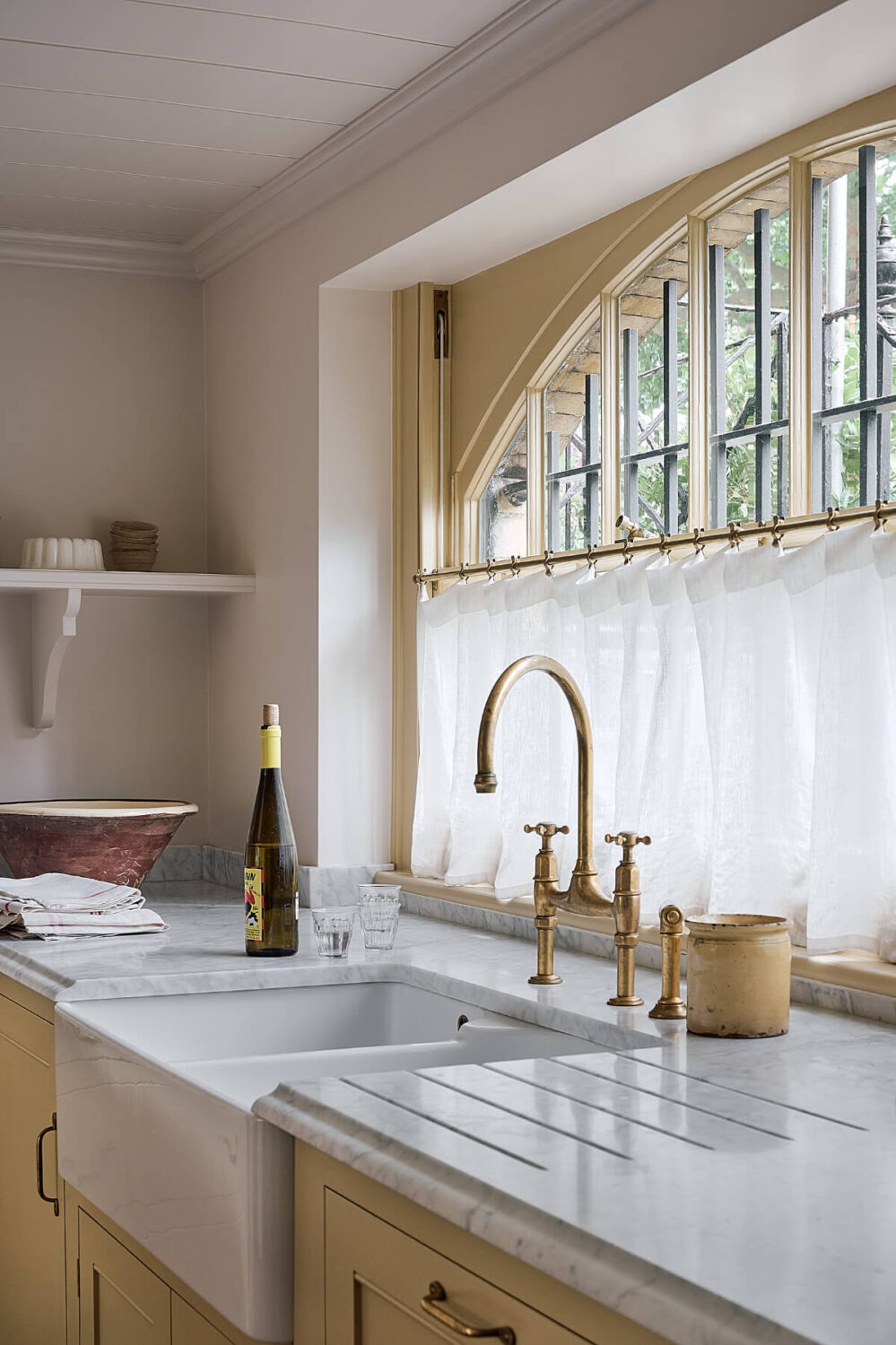 A Timeless Basement deVOL Kitchen in Butter-Yellow and Purple-Brown 6 8.TheClassicEnglishKitchen deVOL LOW RES A Timeless Basement deVOL Kitchen in Butter-Yellow and Purple-Brown