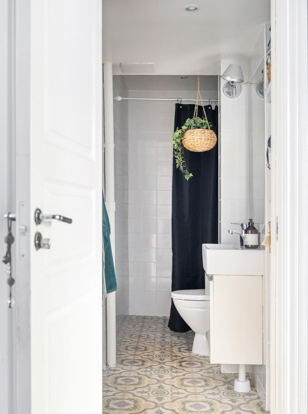 bathroom moroccan-style floor tiles