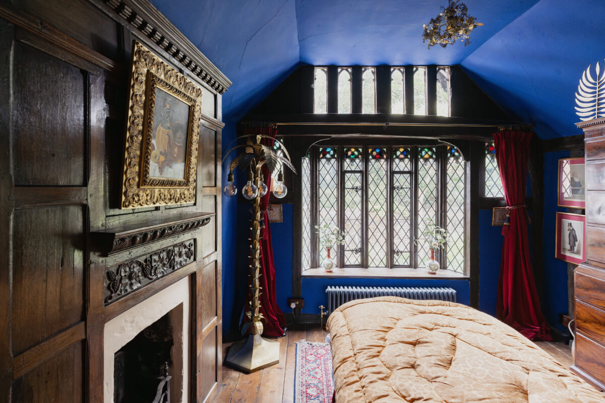 blue bedroom medieval features