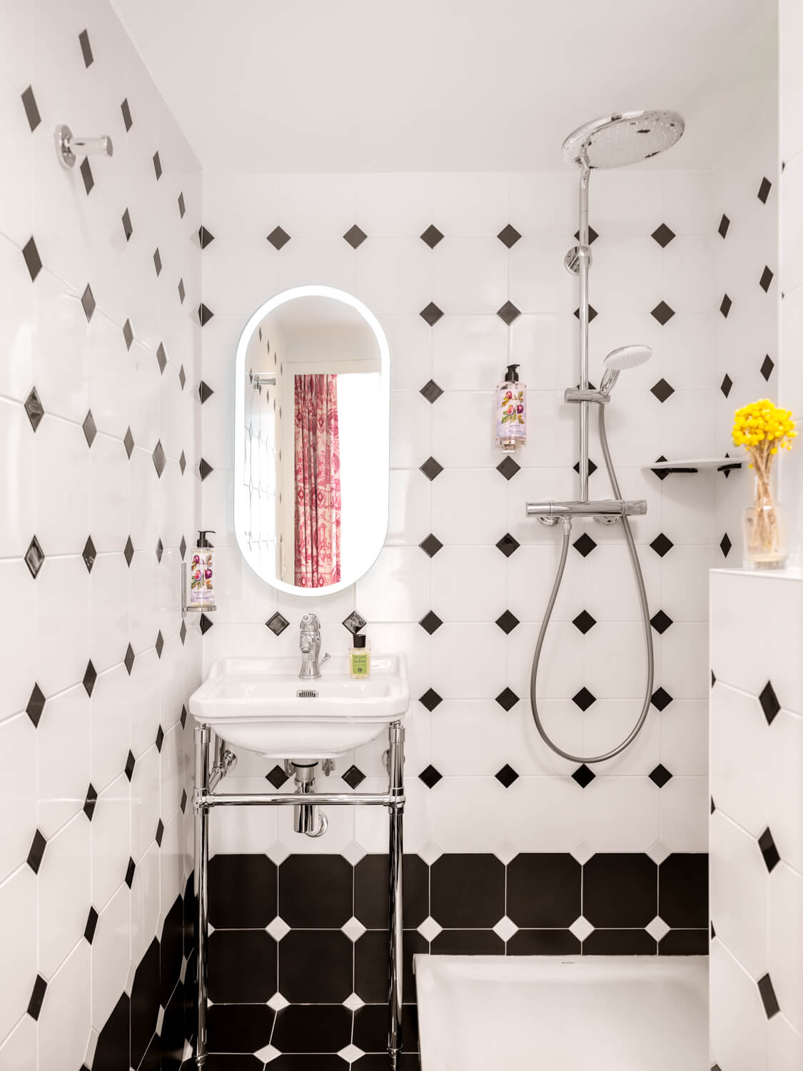 classic black and white bathroom hotel madeleine de senlis paris best design hotels latin quarter nordroom Top Boutique & Design Hotels in the Latin Quarter of Paris