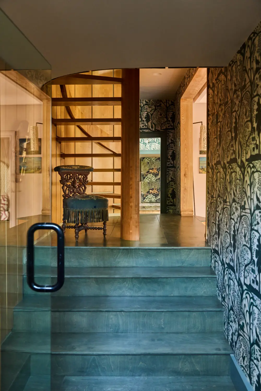 A Colorful Design-Led Georgian House in the Heart of Henley-on-Thames 25 entry-glass-door-wallpaper