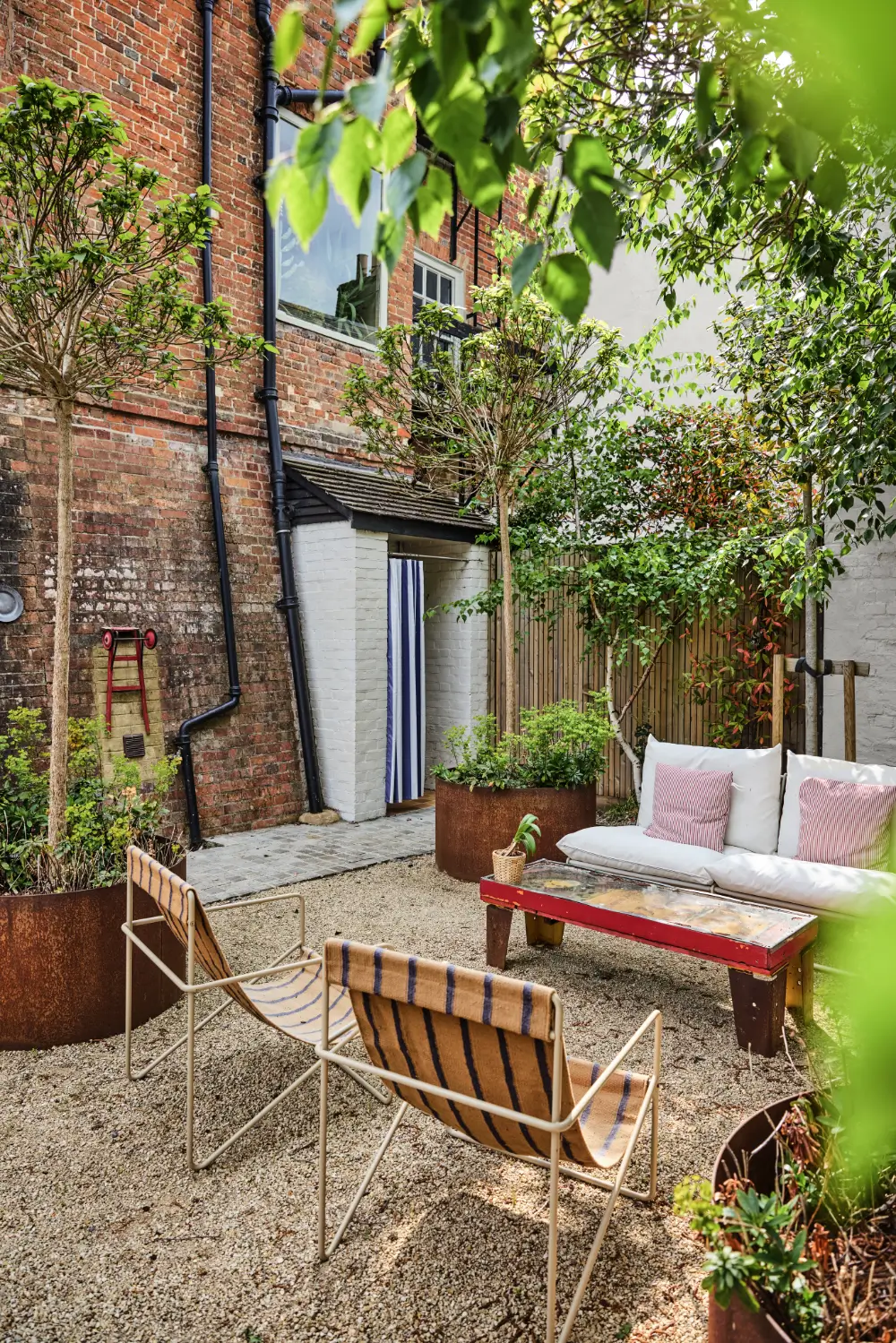 A Colorful Design-Led Georgian House in the Heart of Henley-on-Thames 63 garden graveled area seating nordroom A Colorful Design-Led Georgian House in the Heart of Henley-on-Thames