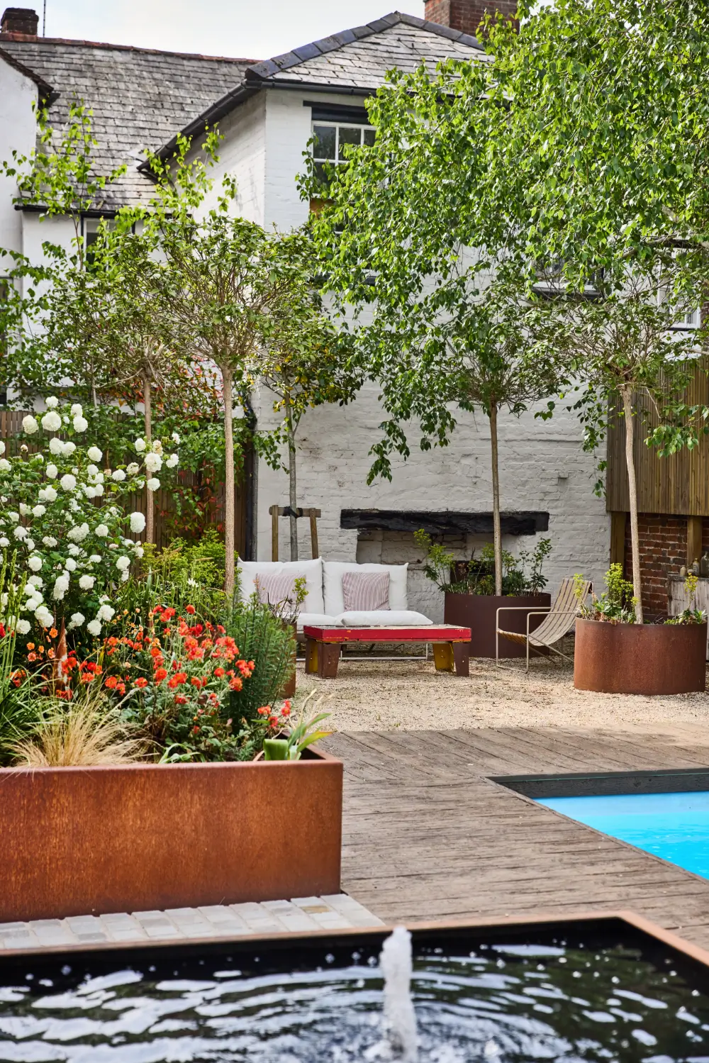 A Colorful Design-Led Georgian House in the Heart of Henley-on-Thames 62 garden seating A Colorful Design-Led Georgian House in the Heart of Henley-on-Thames