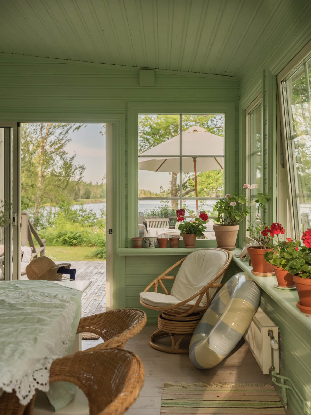 A 1930s Lakeside Country House with a Private Beach - The Nordroom