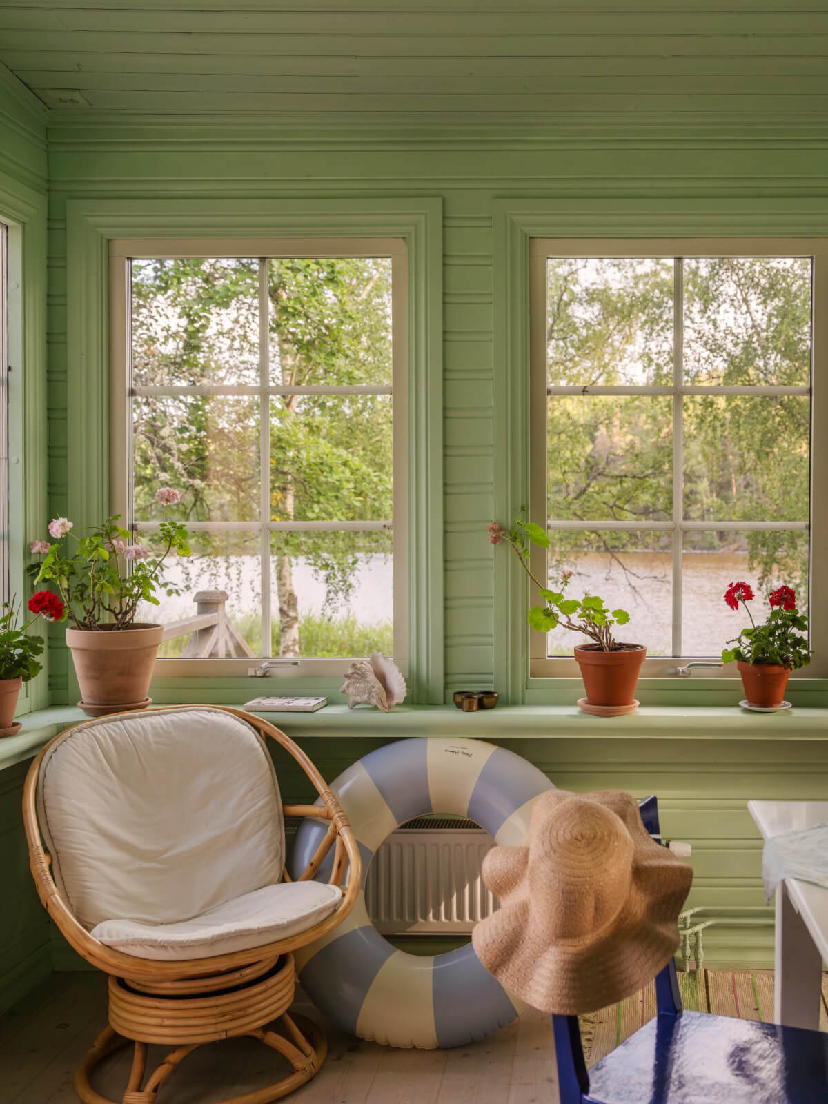 A 1930s Lakeside Country House with a Private Beach - The Nordroom