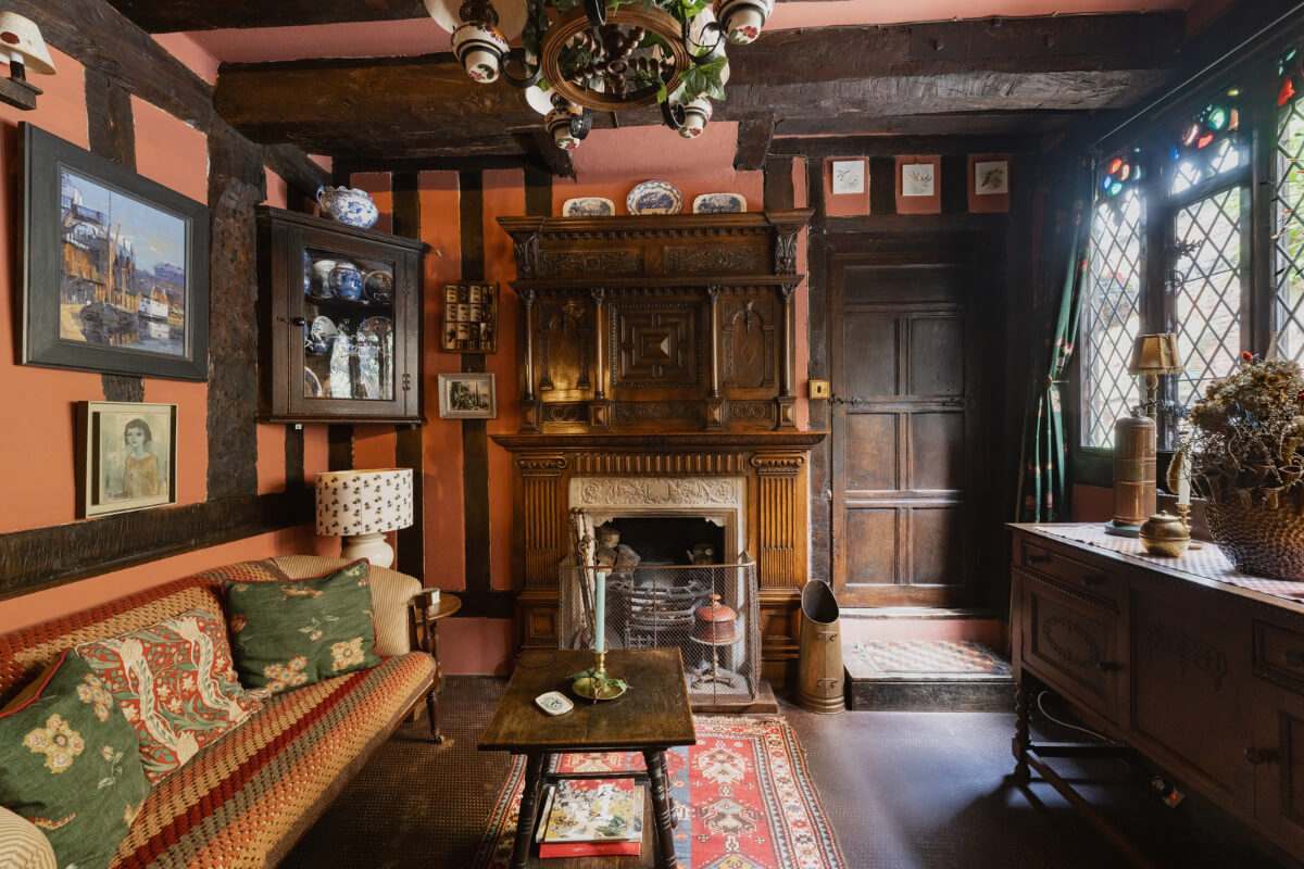 medieval sitting room exposed beams