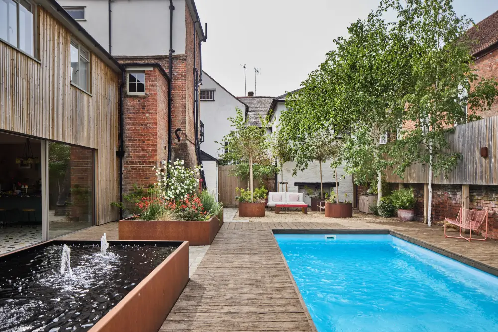 A Colorful Design-Led Georgian House in the Heart of Henley-on-Thames 58 modern-garden-swimming-pool