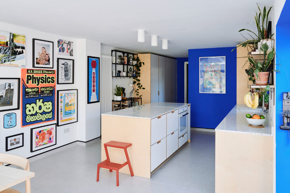 Colorful Rooms and a Modern Kitchen in a Spacious Family Home 5 modern kitchen cobalt blue accent wall
