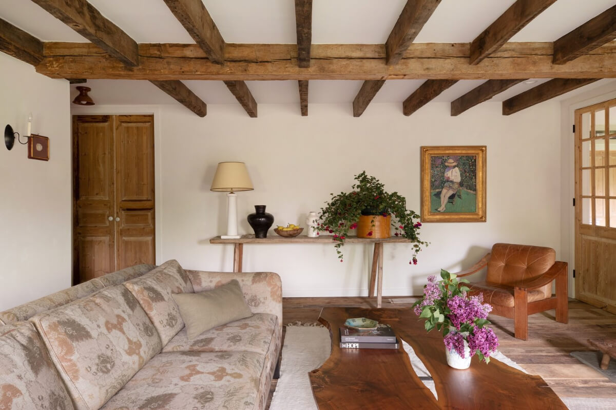 sitting room wooden beams