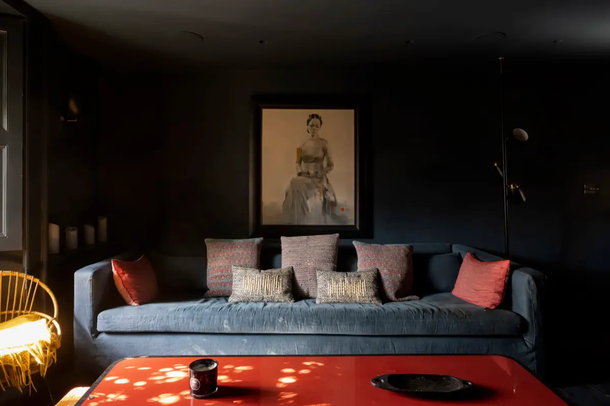 Contemporary Interiors and Bold Colors in a London Villa 11 14 Contemporary Interiors and Bold Colors in a London Villa