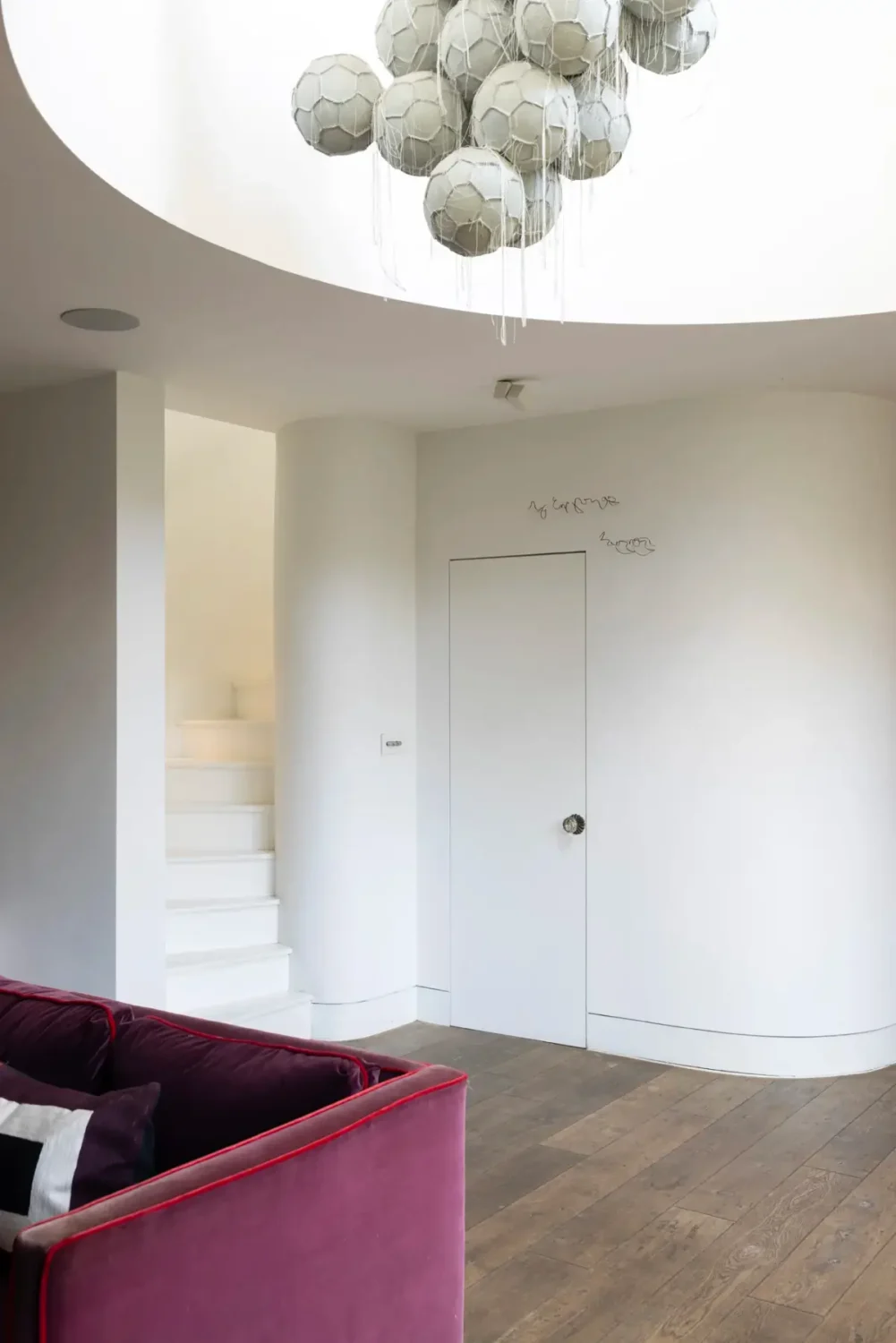 Contemporary Interiors and Bold Colors in a London Villa 4 15 Contemporary Interiors and Bold Colors in a London Villa