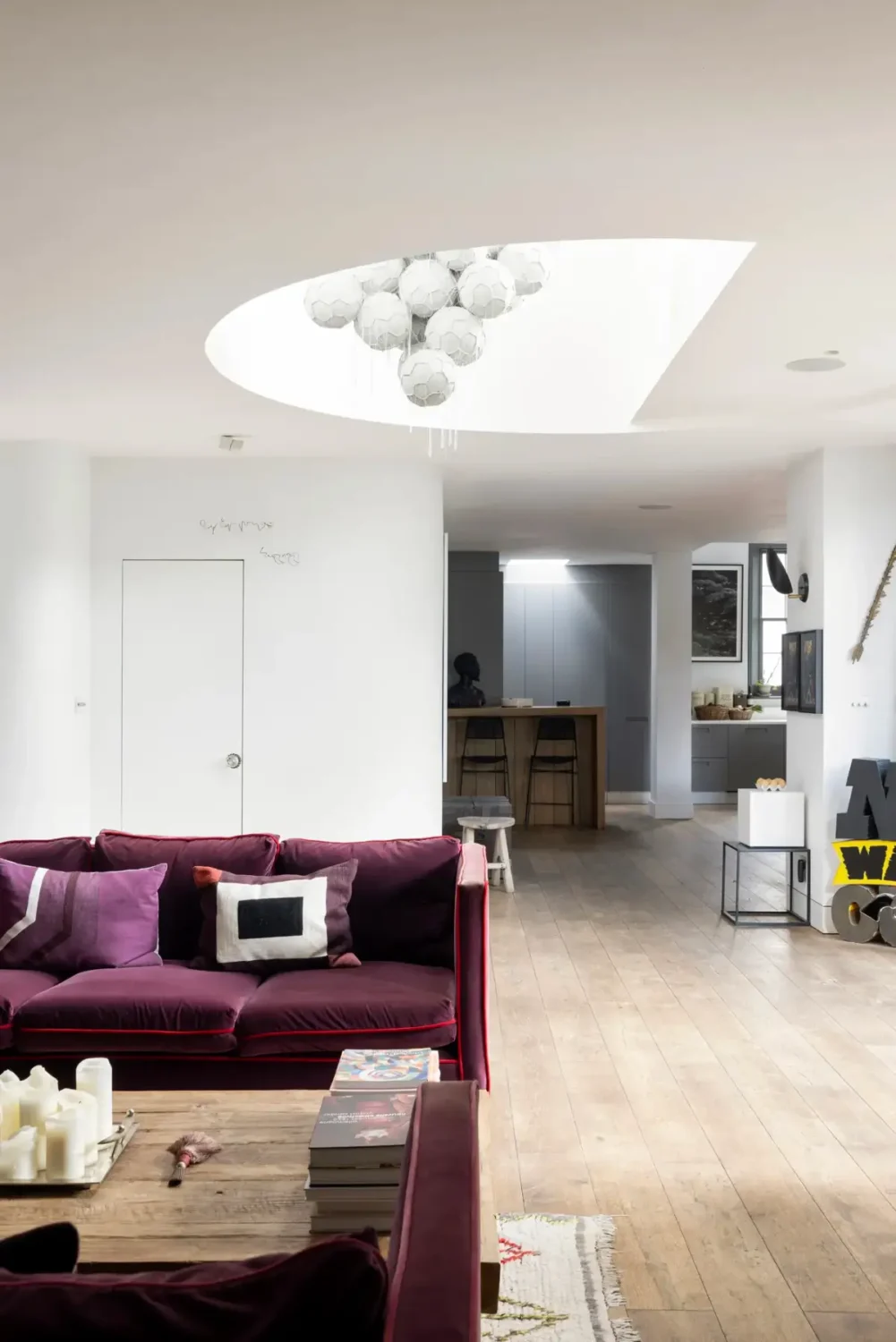 Contemporary Interiors and Bold Colors in a London Villa 3 17 Contemporary Interiors and Bold Colors in a London Villa