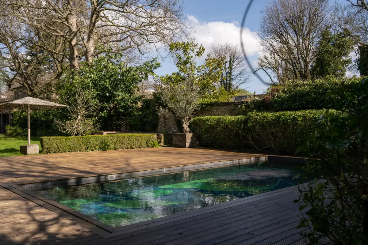 Contemporary Interiors and Bold Colors in a London Villa 24 22 Contemporary Interiors and Bold Colors in a London Villa