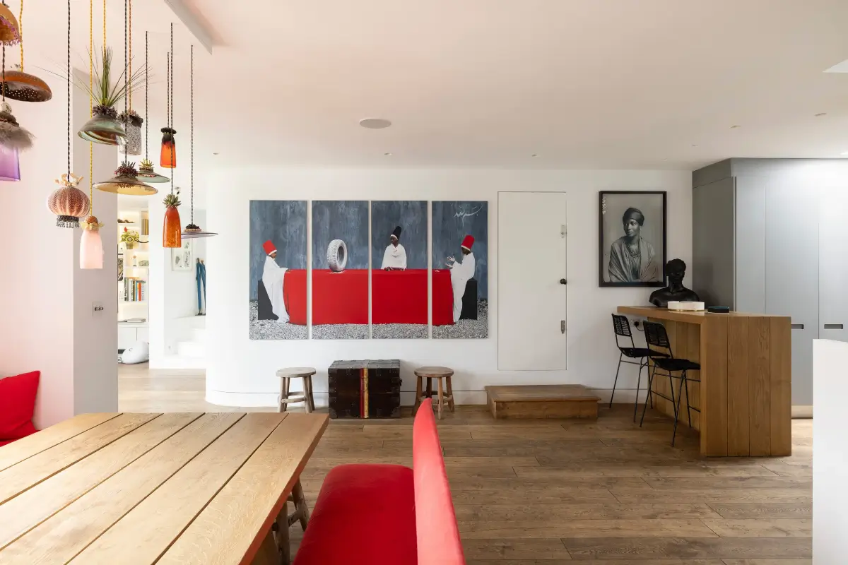 Contemporary Interiors and Bold Colors in a London Villa 8 3 Contemporary Interiors and Bold Colors in a London Villa