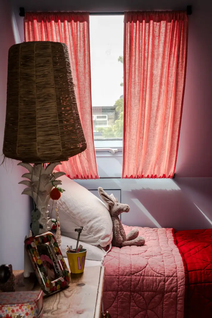 A Bright Late Victorian Townhouse in London 25 c