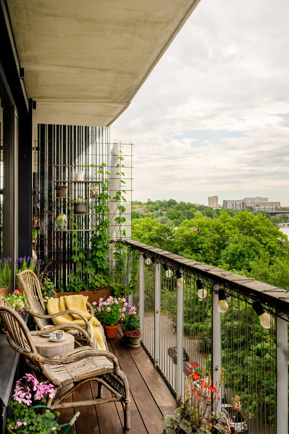 A Modern Swedish Apartment with Half-Painted Pink Walls 6 balcony