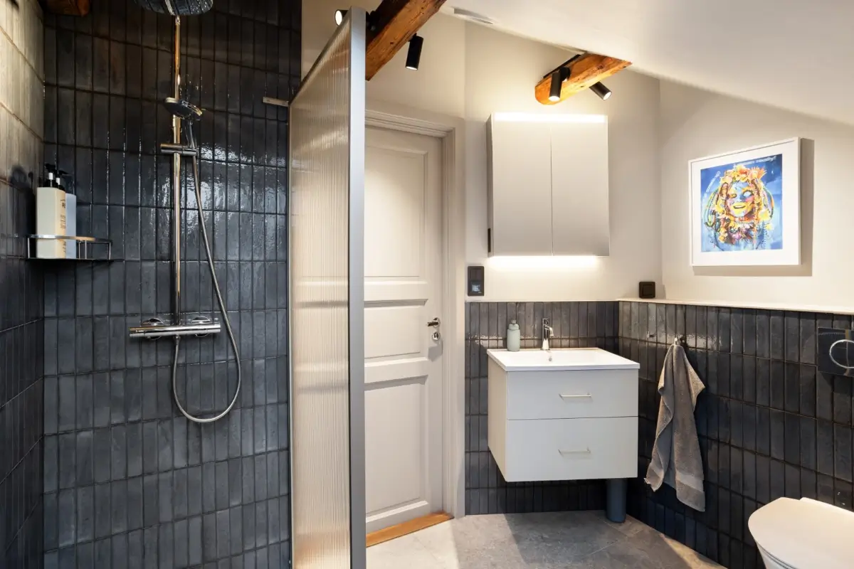 bathroom blue tiles wooden beams