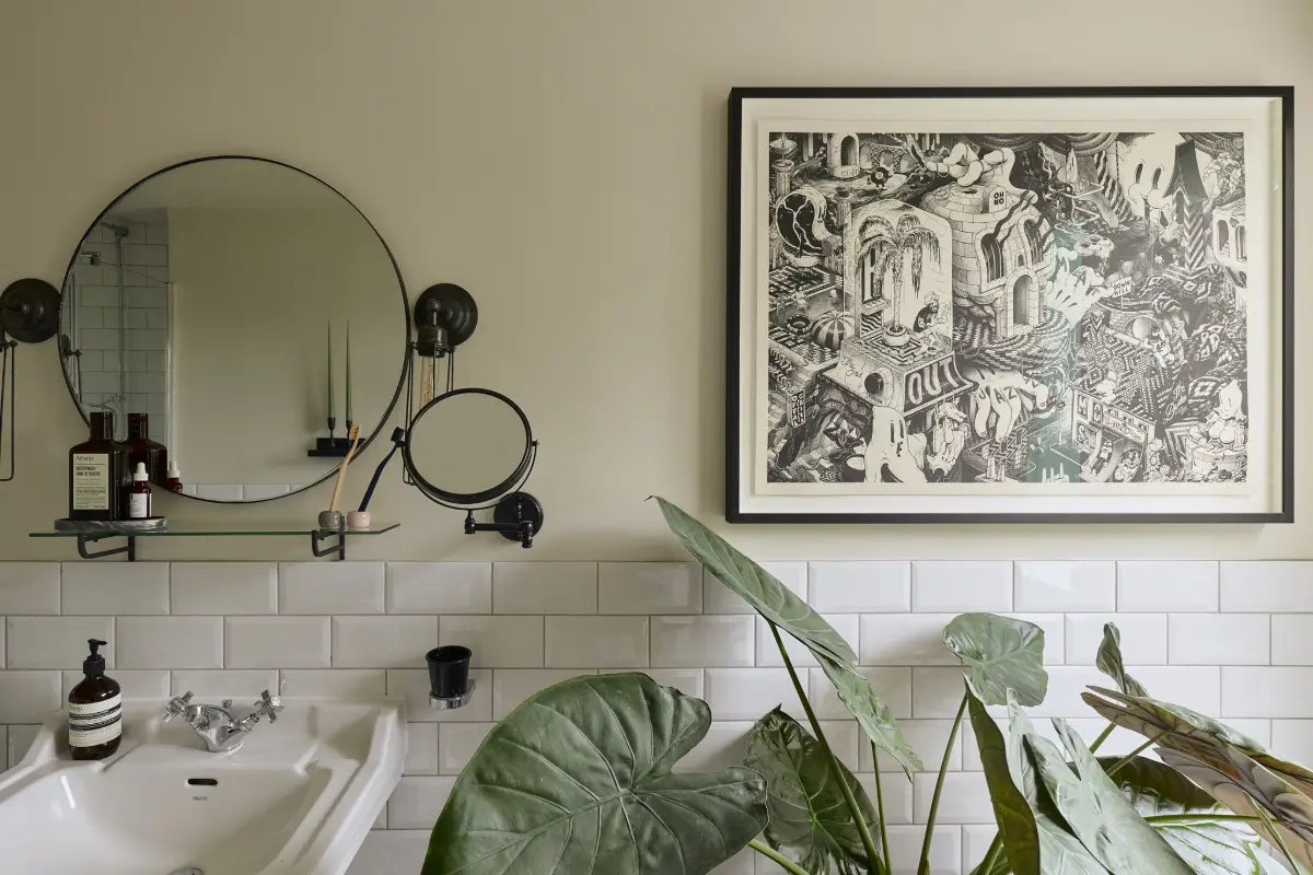 A Classic Victorian Duplex with a Lush, Private Garden in London 28 bathroom classic white tiles
