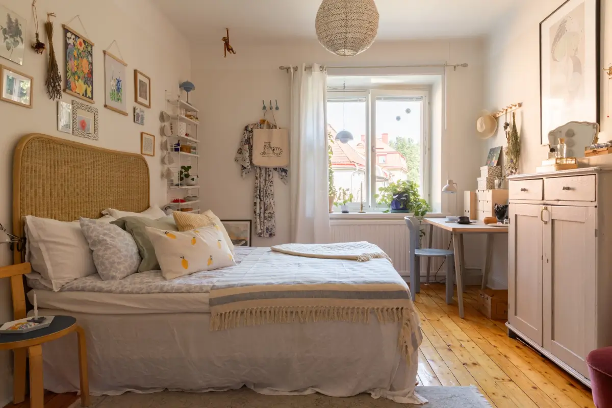 A Cozy Colorful Family Apartment with an Industrial Room Divider 14 bathroom wicker headboard